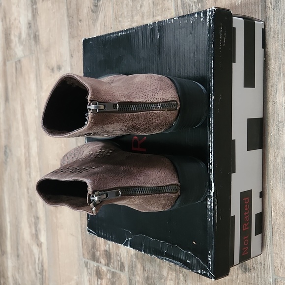 NOT RATED KYLA FAUX LEATHER WOVEN BLOCK HEEL WESTERN ANKLE BOOTIE - Picture 4 of 12